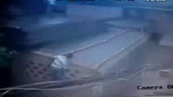 迟到翻墙 搞笑,笑料百出！一场校园“逃课”大作战