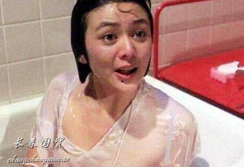 关之琳露点照片,时尚与尴尬的碰撞